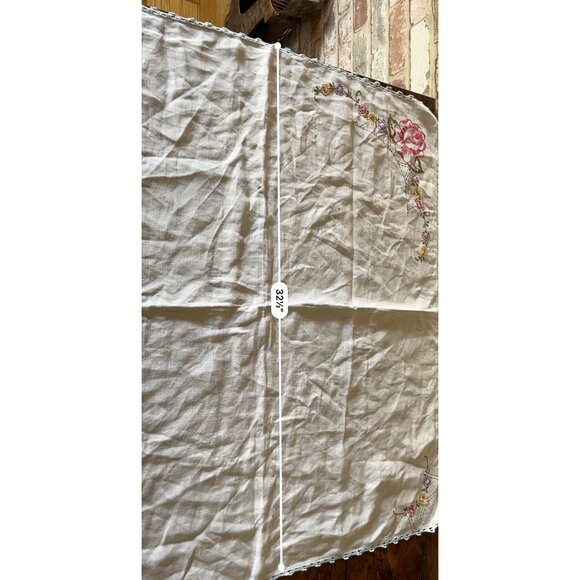 Vintage Embroidered Linen Tablecloth & Napkin Set With Floral Design & Crochet - Picture 9 of 12